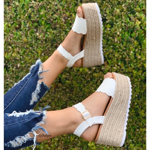 White Scalloped Flatform Jute sandal - Picture 3 of 9